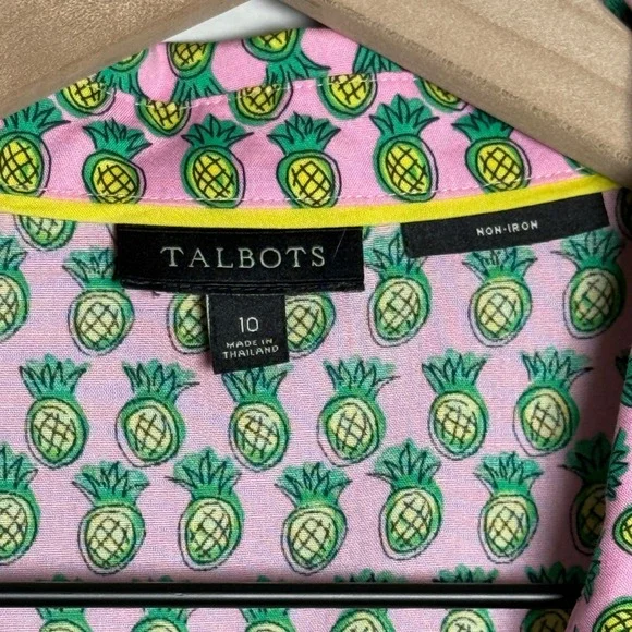 Talbots Womens Non Iron Shirt 10 Pink Pineapple Print Scalloped - Picture 3 of 8
